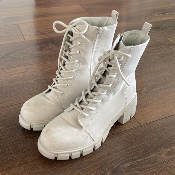 Mia anatomic contoured footbed for sale. Shipping price varies. - Picture 2 of 4